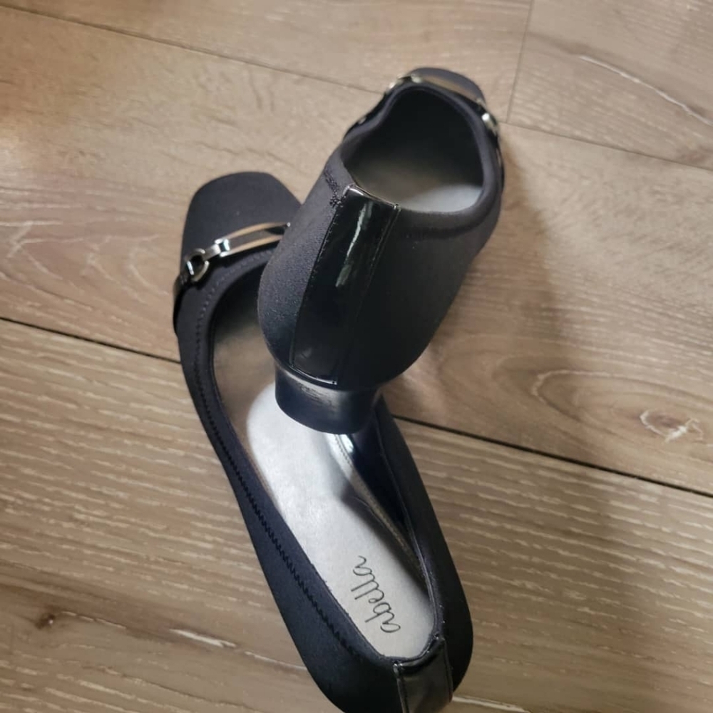 Women's Black Wedge Shoes with Rounded Toe. Size US 9 - Picture 7 of 8